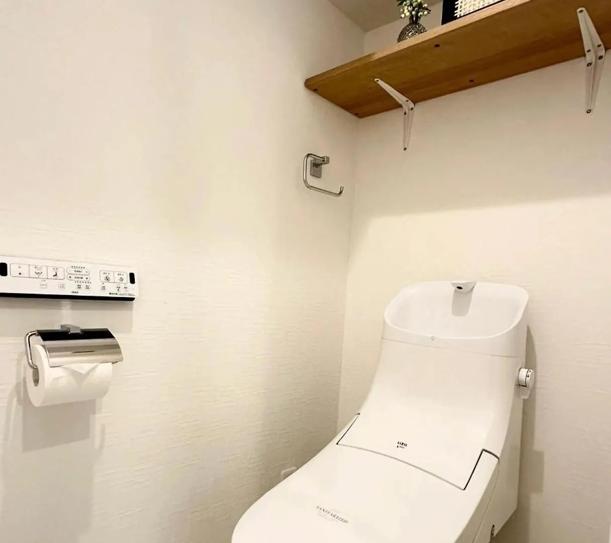 Roppongi 4 Minutes, 4 Person Mansion,Dyson Hair Dryer, Pola Toiletries Apartment Tokyo